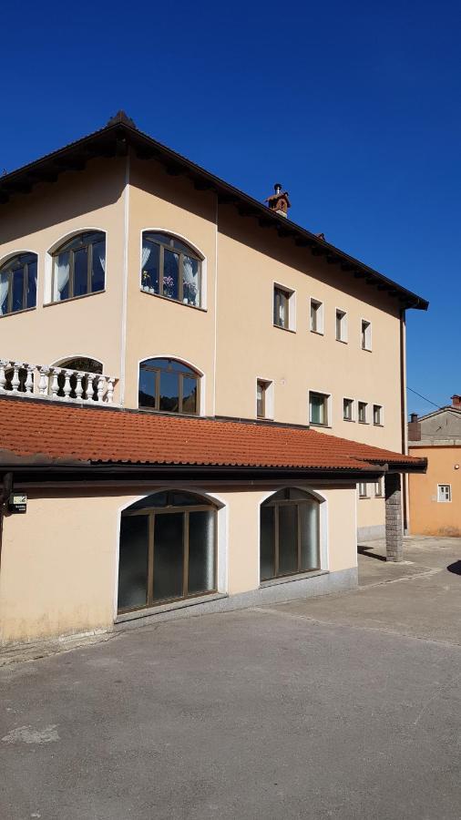 Koradinovi - Pod Vrtom Lägenhet Vipava Exteriör bild